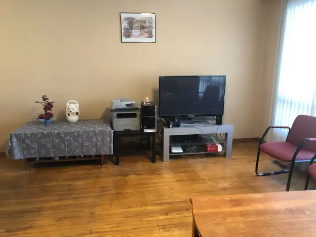 Room near Yonge/ Finch in Ontario in Canada - Image 4