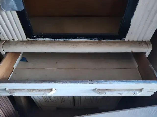 Antique Kitchen Cabinet Hutch Wood White in Hutches & Display Cabinets in City of Toronto - Image 3