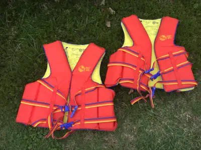 3 BuoyO Boy, three belts floatation vests, chest size 102-122 cm (40”-48”) for medium built persons....