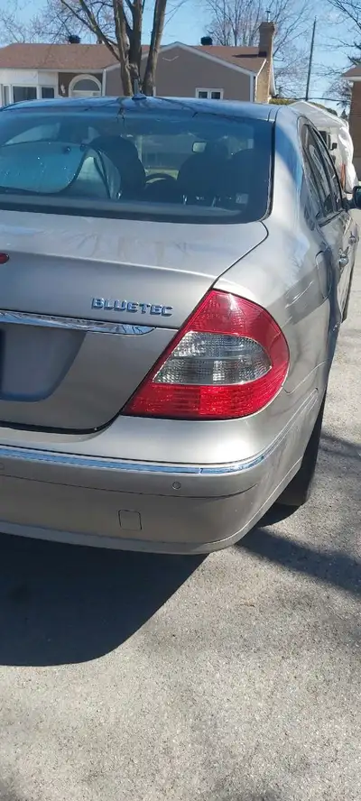 Mercedes E320 DIESEL économique en carburant, climatisé, alternateur récemment changé et plusieurs p...