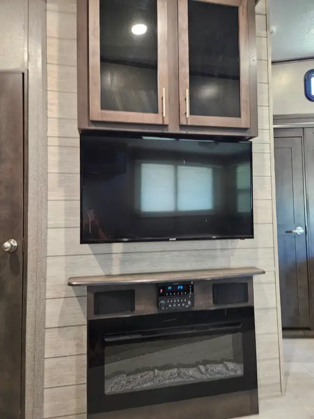 2020 Rockwood  5th Wheel in Travel Trailers & Campers in Regina - Image 8