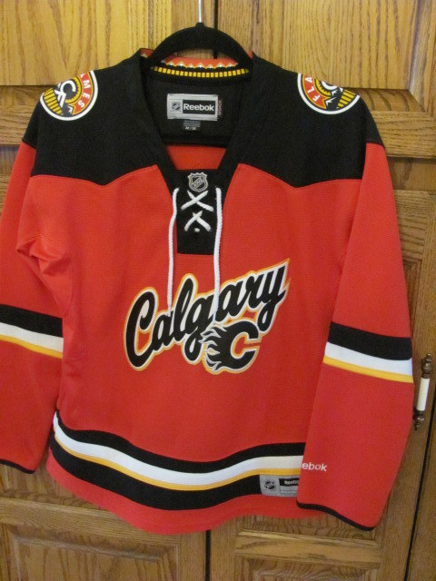 NHL Calgary Flames Jersey dans Art et objets de collection  à Ville d’Edmonton