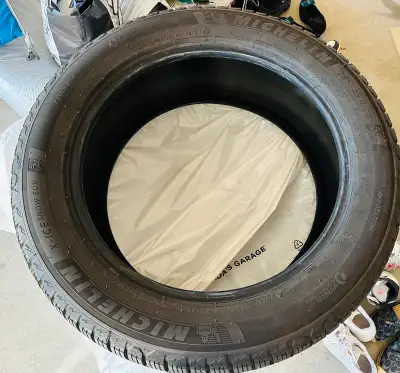 Selling 4 Michelin X-Ice Snow SUV tire, total performance, sized 285/45R20, perfect for winter drivi...