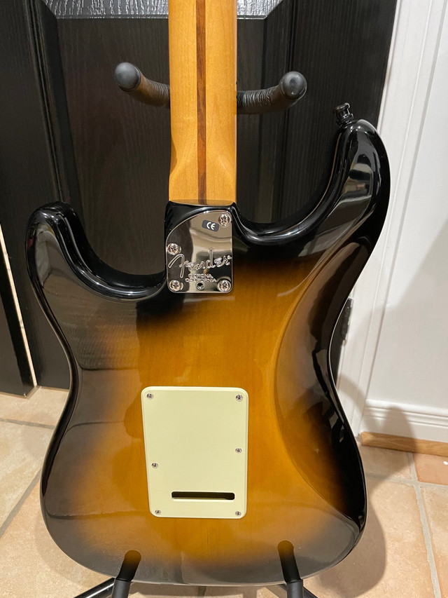 Fender American Deluxe “V” neck Stratocaster in Guitars in Oshawa / Durham Region - Image 4