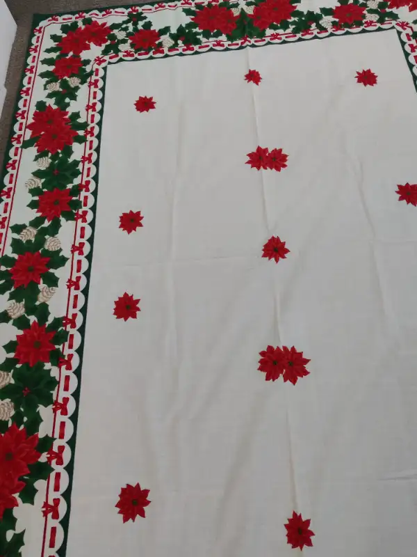 Christmas Tablecloth - Poinsettia & Holly Berry Linen Decoration in Holiday, Event & Seasonal in Calgary - Image 6