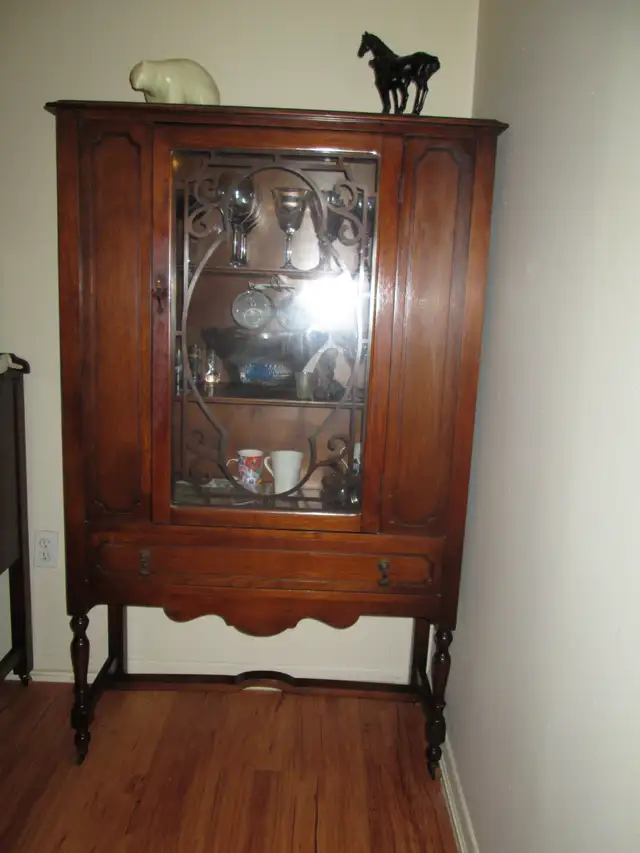 1920s-1930s Antique Black Maple Dining Room Suite in Dining Tables & Sets in Hamilton - Image 3