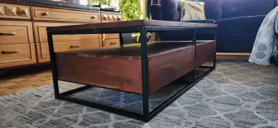 Grande table basse L'Usine 2 tiroirs (valeur 2500$), View more