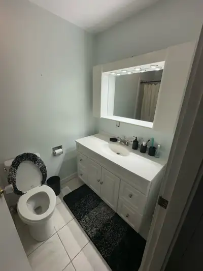 ROOM FOR RENT!!! IN TOWNHOUSE You will be sharing the house with two working professionals who barel...