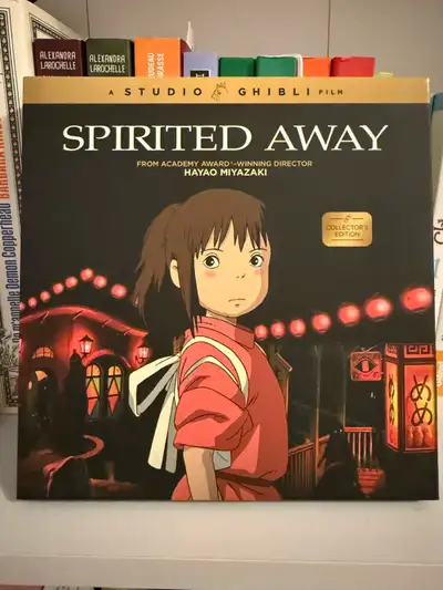 Plutôt rare et discontinué. En parfaite condition, se vend pour 50$ US et plus sur eBay. Contient un...