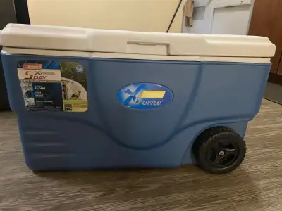 I am selling my pre-owned Coleman Xtreme 5-Day Cooler, which features a 62-quart capacity and large...