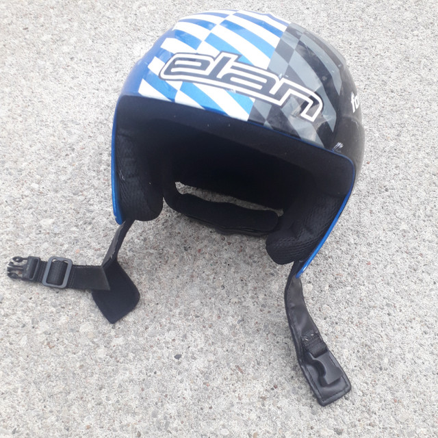 Half-Price - Deluxe Junior Ski Helmet - size M 54 to 57cm in Ski in City of Toronto