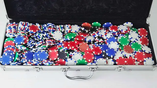 Poker Chips 450- Count Unmarked  in Hobbies & Crafts in City of Montréal - Image 6