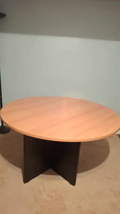 Office Furniture Round Table In Excellent Condition With Black Base On Sale It can be used as a kitc...