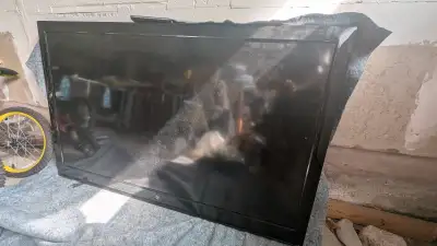 60" Inch LCD TVWestinghouse VR-6025Z w/remote, View more