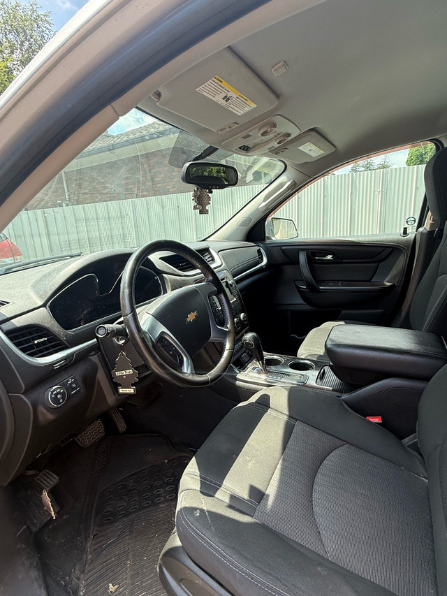 2015 Chevy traverse  in Cars & Trucks in Hamilton - Image 4