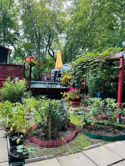 Maison bi-génération à louer – Vieux Sainte-Rose, Laval Sous-sol non inclus Charmant logement situé...
