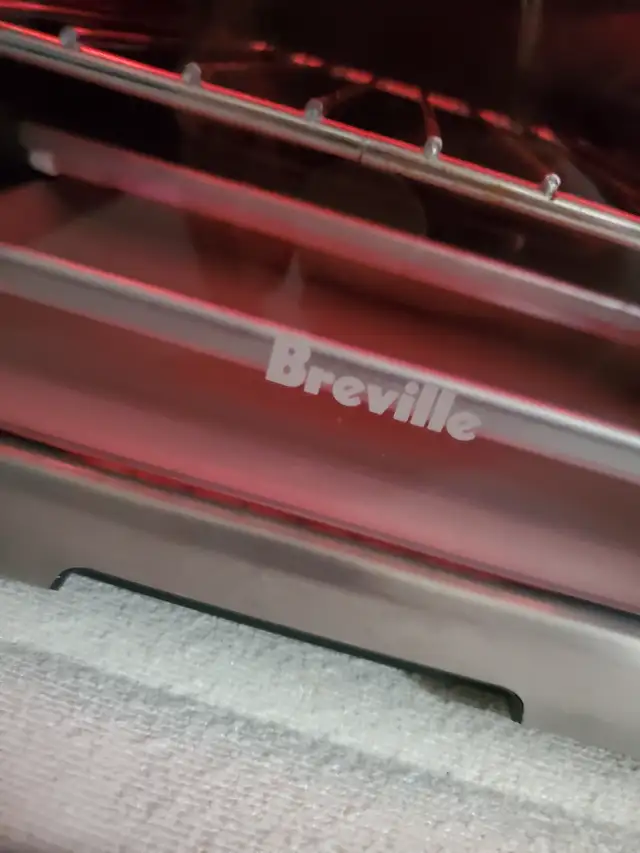 Breville oven in Toasters & Toaster Ovens in City of Toronto - Image 7