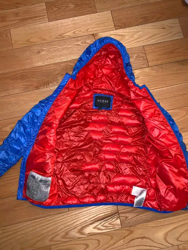 Manteau neuf doudoune Guess 10 ans blue in Kids & Youth in City of Montréal - Image 7