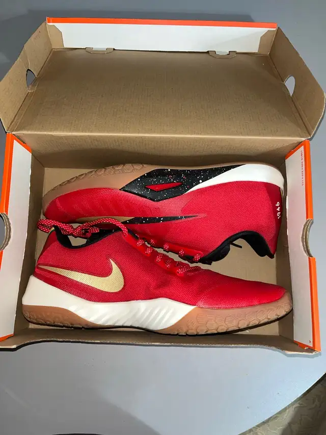 Nike hyperlive 420216619937320960