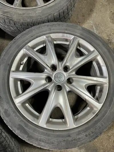 No curb marks, great condition Text 204-232-9306 if interested