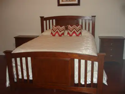 IT'S ALMOST NEW SOLID WOOD QUEEN SIZE BED 5 PIECE BEDROOM SET!, View more