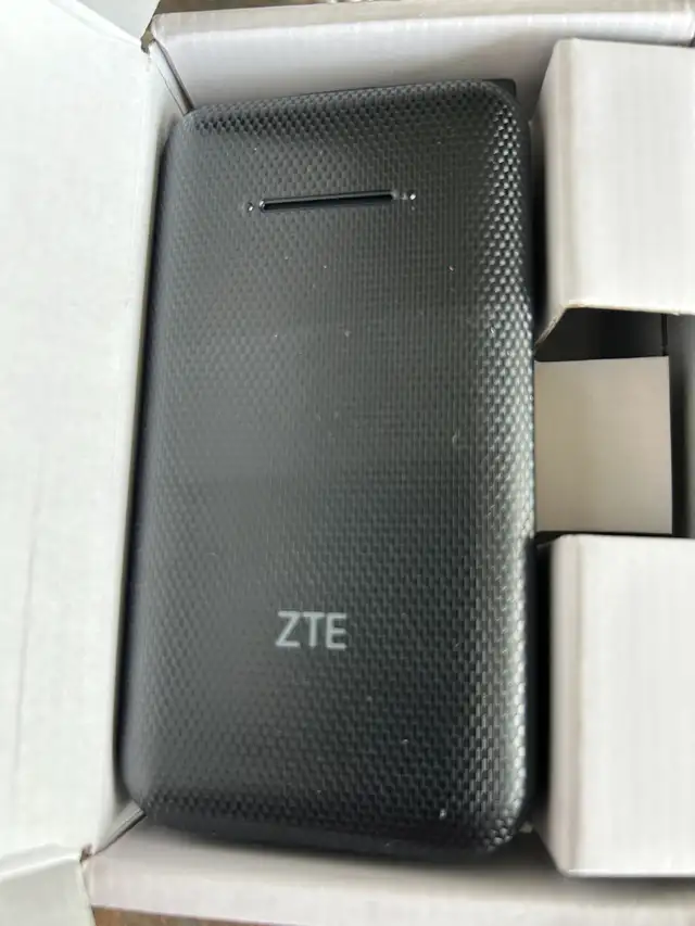 ZTE CYMBAL 2 - FLIP PHONE in Cell Phones in Downtown-West End - Image 2