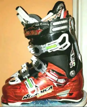 Bottes de skis alpin Nordica FIREARROW F3 taille 25.5 USA 7-7.5.