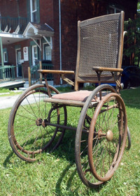 Chaise Roulante Gendron Antique