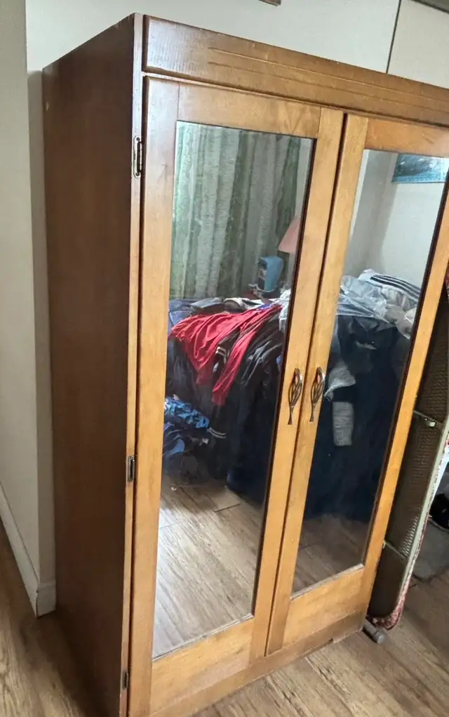 Wooden Wardrobe with Mirrored Doors in Dressers & Wardrobes in Mississauga / Peel Region - Image 2