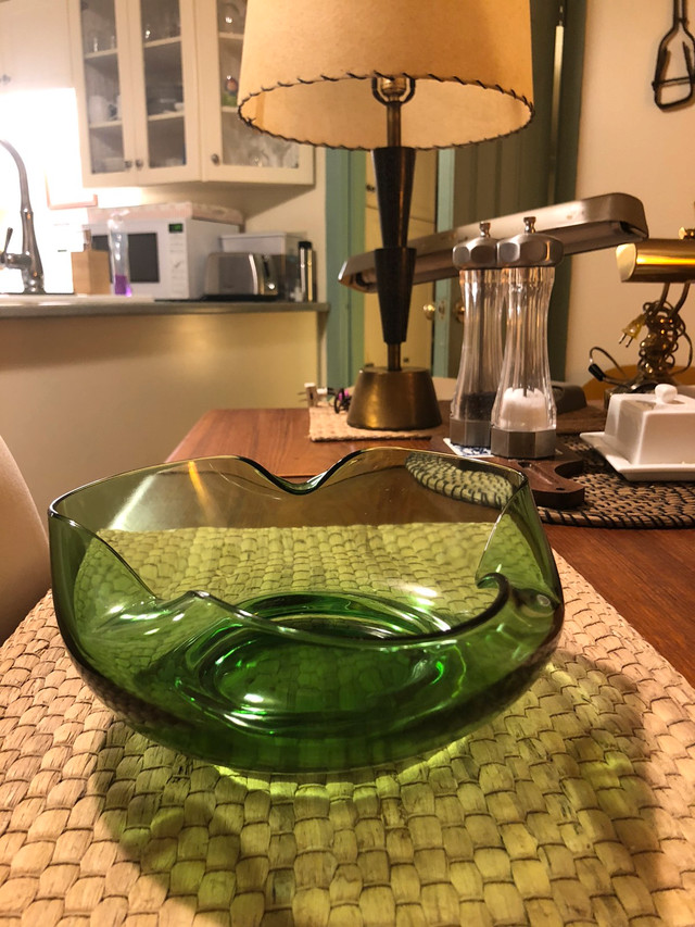 MCM Heavy Emerald Green Glass Anchor Hocking Bowl Folded Edges in Arts & Collectibles in City of Toronto