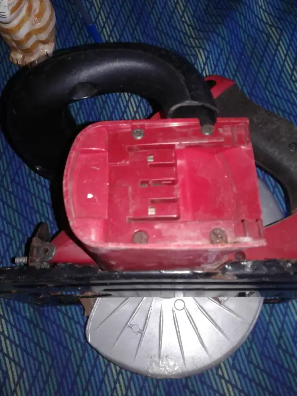 18 volt skilsaw and carbide blade in Power Tools in Hamilton - Image 5