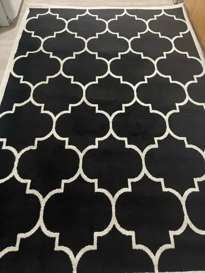 5x7 area rug ( Black & White), View more