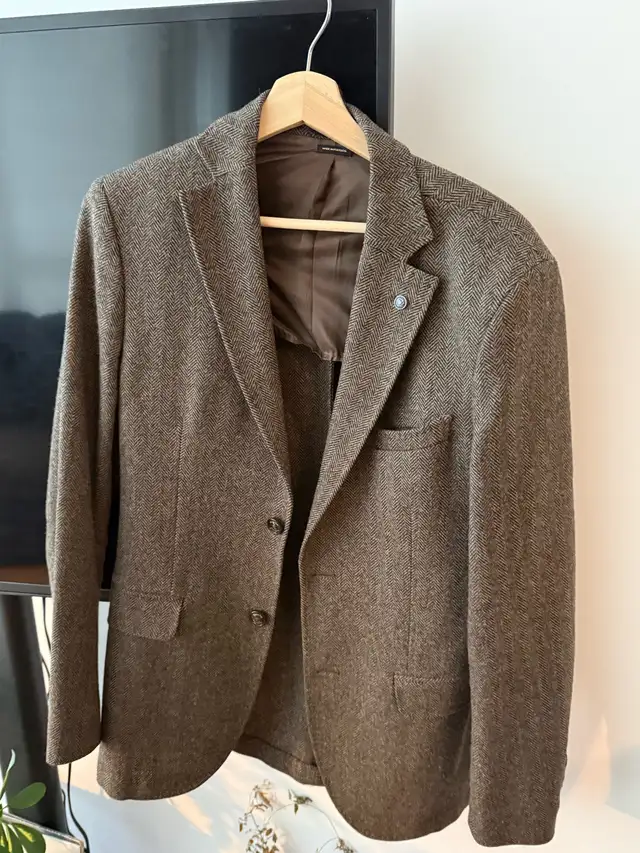 Massimo Dutti Blazer in Men's in City of Toronto - Image 2