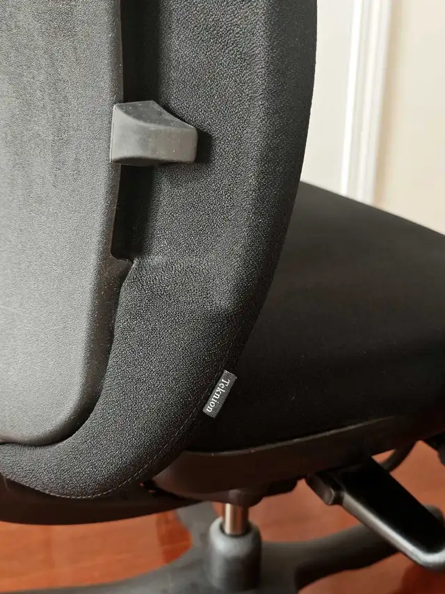 Teknion Office chair in Chairs & Recliners in Markham / York Region - Image 4
