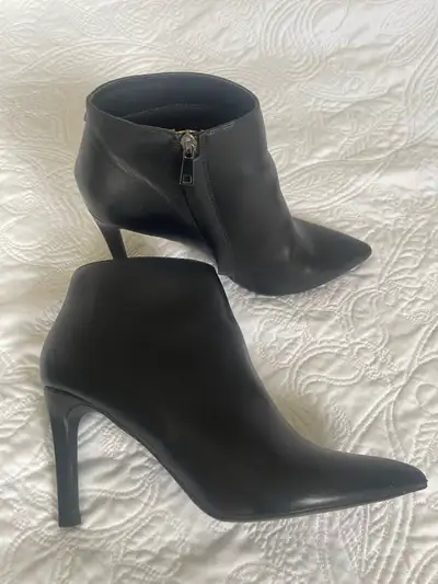 Souliers / bottillons femme 10, View more
