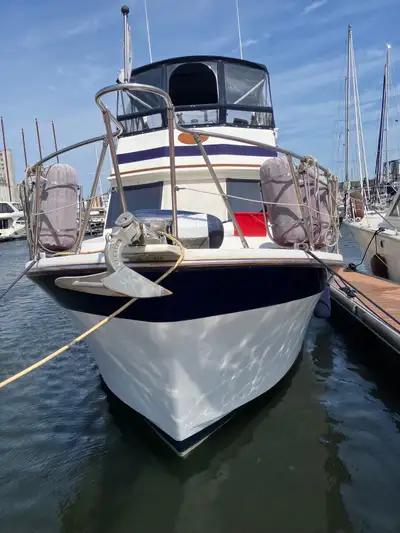 Trawler marine trader 1989 moteur diesel deux moteurs 135 hp. 3300hrs avec deux chambres fermer avec...
