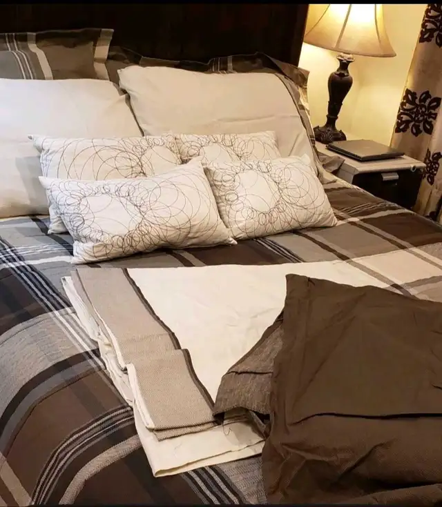 100%Cotton Queen size comforter/duvet with sheets and pillow cas in Bedding in Peterborough - Image 6