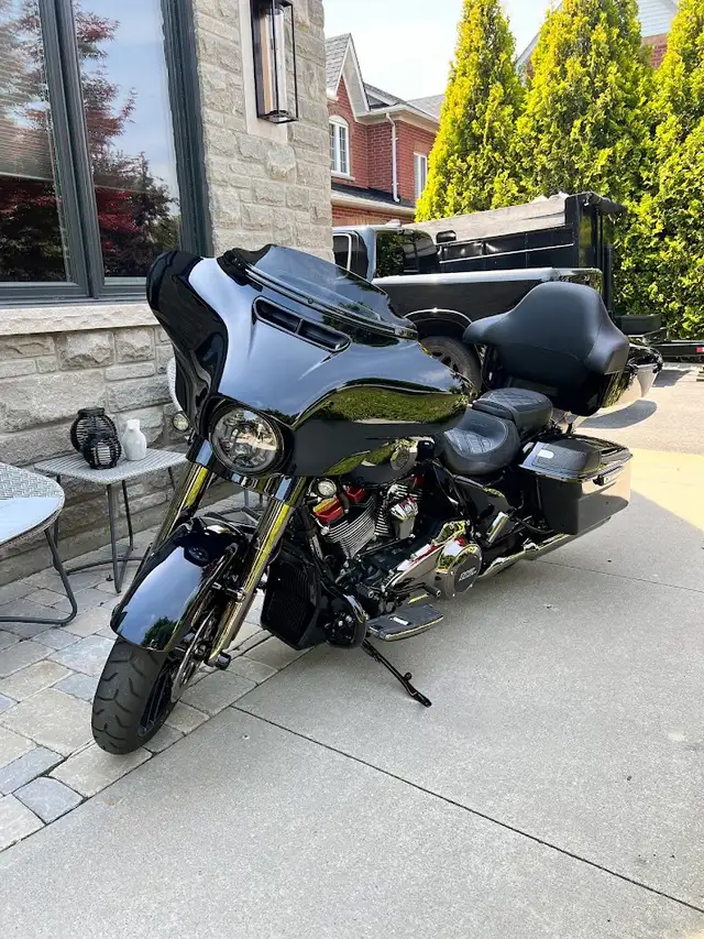 2022 Harley Davidson Street glide CVO in Sport Touring in Mississauga / Peel Region - Image 2