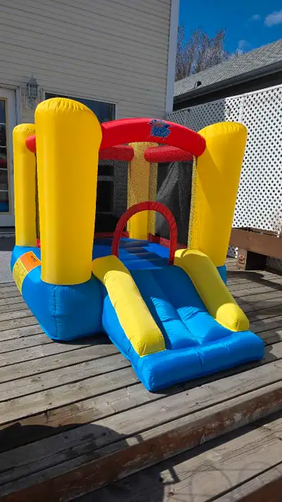 5 x 7 ft. $50 per day Inflates fully in under a minute Pick up / Drop off McKenzie Towne SE $300 dam...