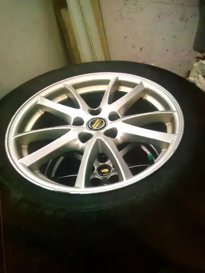 Michelin winter tires 235/60/R17 on alu rims in great condition, 15000 km on tires . 114,3mm x 5, 60...