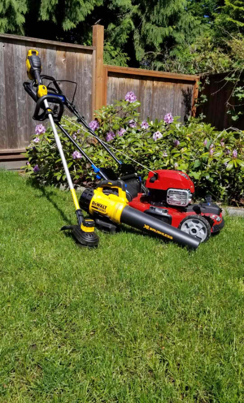 Landscaping Services/Lawn Mowing/Spring Cleanup in Lawn, Tree Maintenance & Eavestrough in Nanaimo