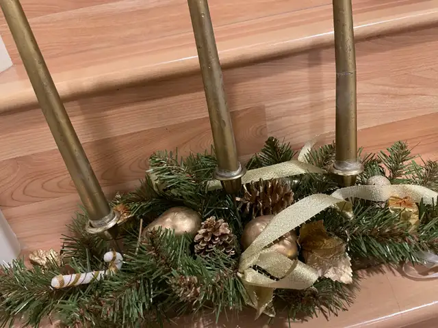 Christmas Decorations - centrepiece, stocking holders, candles in Home Décor & Accents in Edmonton - Image 7