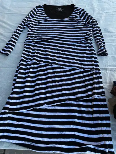 Maternity clothing (many pieces), View more