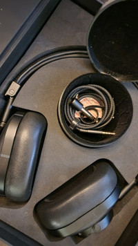 MASTER & DYNAMIC MW60 Wireless over-ear headphones