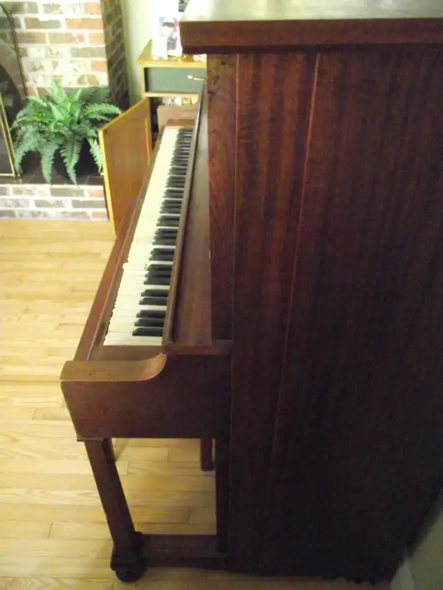 Player Piano with rolls/bench and cabinet in Pianos & Keyboards in City of Halifax - Image 4