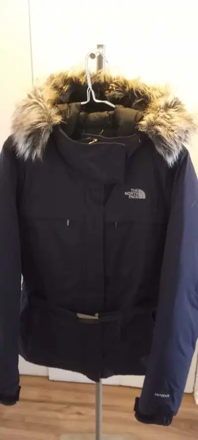 NORTH FACE COAT WATERPROOF WOMEN'S SIZE MEDUIM WORN TWICE V, View more