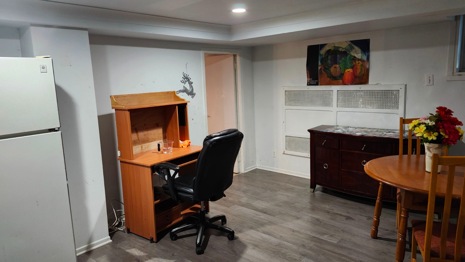 Studio demi-sous-sol lumineux / Bright Basement Studio — photo 2