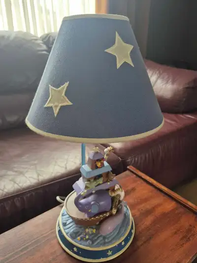 This Noah's Ark kids lamp is very detailed and colourful. It features many different animals, as sho...