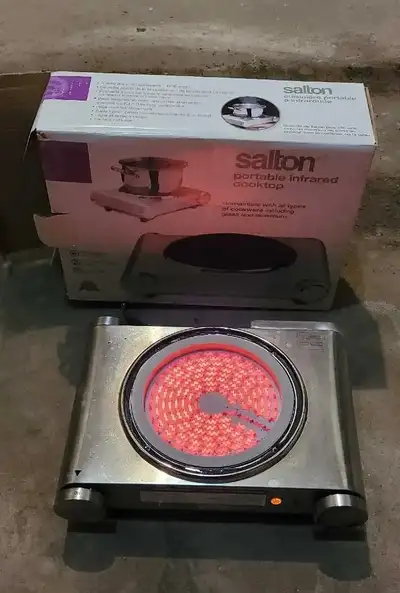 This is a Salton portable infrared cooktop, perfect for small spaces or as an extra cooking surface....
