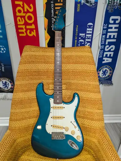 Fender Japan 40th Anniversary '62 Strat w/ fotoflame neck, View more